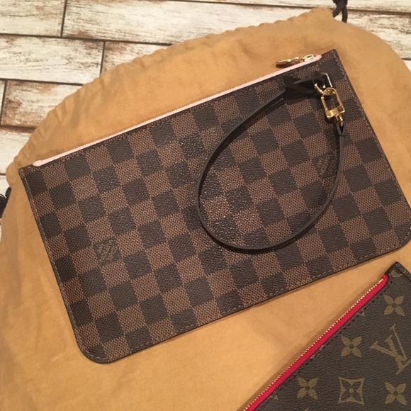 Louis Vuitton Handbags - Louis Vuitton Neverfull Clutch MM